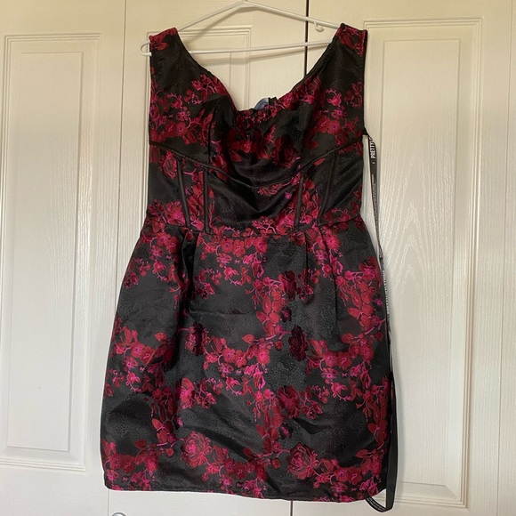 DRESSES. Some never worn msssage me - Picture 2 of 8